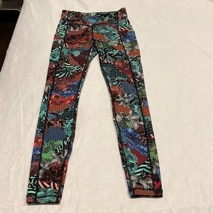 Lululemon size 4 floral tights